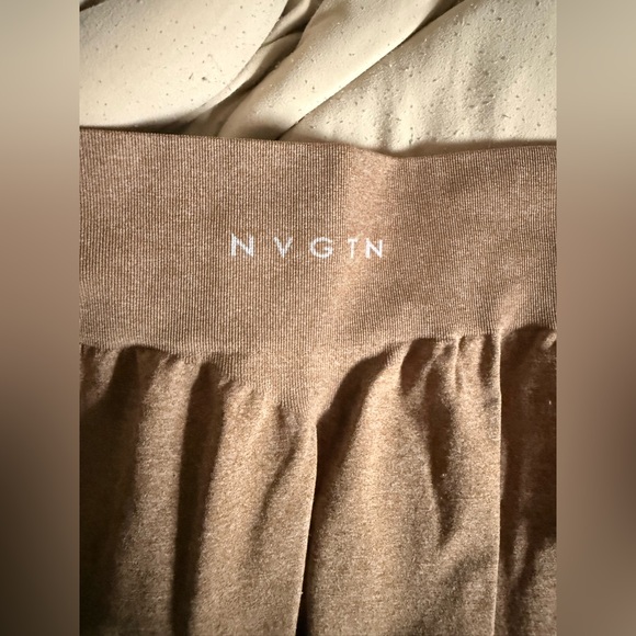 NVGTN Mocha Seamless Flare Leggings - Picture 3 of 7